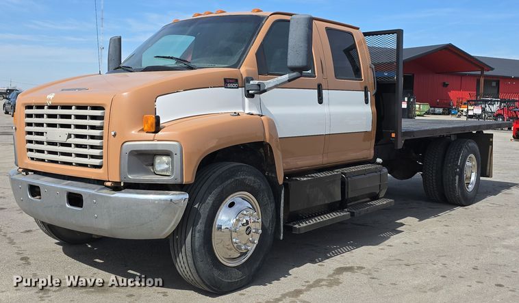 image for item DW3233 2004 GMC C6500 Crew Cab flatbed truck