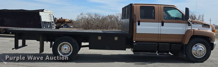 image for item DW3233 2004 GMC C6500 Crew Cab flatbed truck