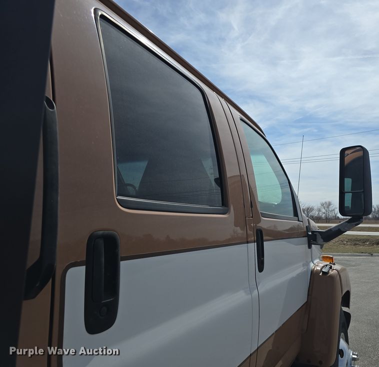 image for item DW3233 2004 GMC C6500 Crew Cab flatbed truck