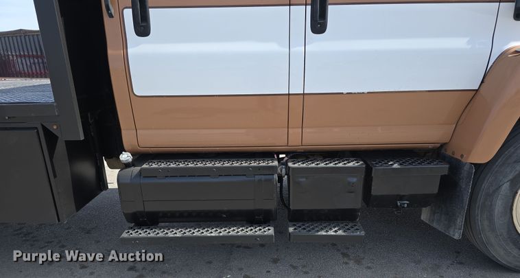 image for item DW3233 2004 GMC C6500 Crew Cab flatbed truck