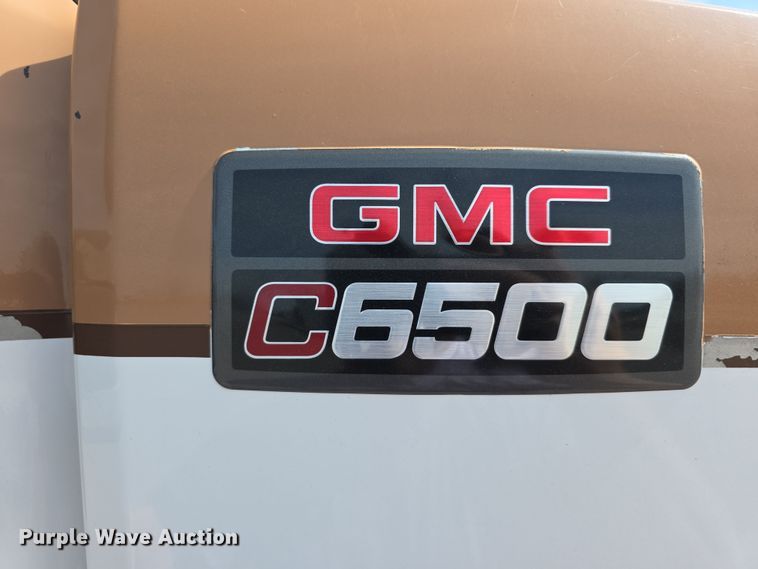 image for item DW3233 2004 GMC C6500 Crew Cab flatbed truck