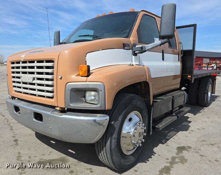 image for item DW3233 2004 GMC C6500 Crew Cab flatbed truck