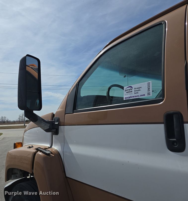 image for item DW3233 2004 GMC C6500 Crew Cab flatbed truck