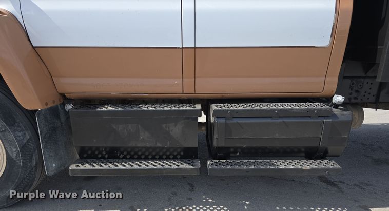 image for item DW3233 2004 GMC C6500 Crew Cab flatbed truck