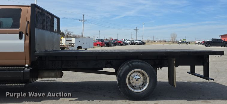 image for item DW3233 2004 GMC C6500 Crew Cab flatbed truck