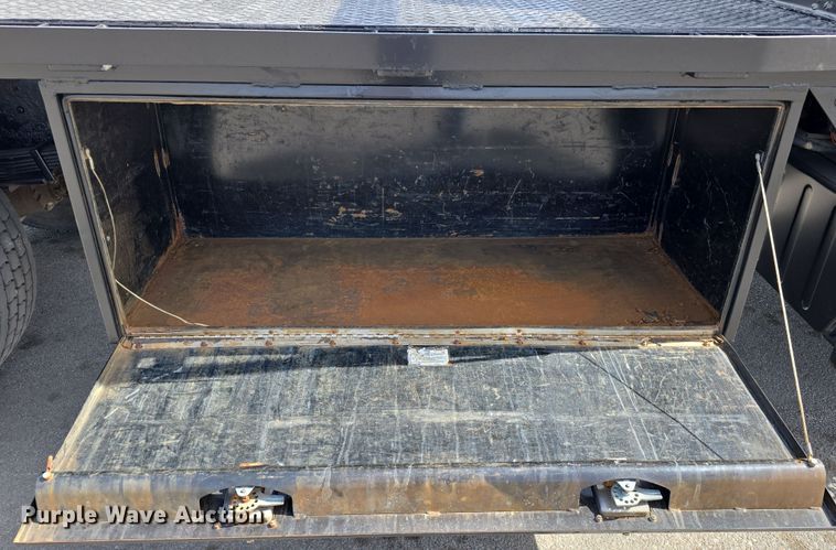 image for item DW3233 2004 GMC C6500 Crew Cab flatbed truck