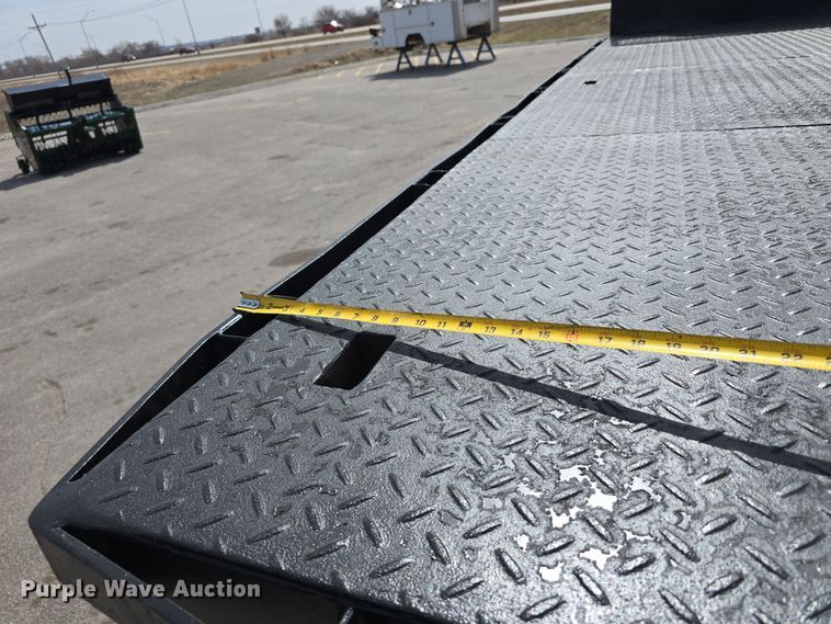 image for item DW3233 2004 GMC C6500 Crew Cab flatbed truck