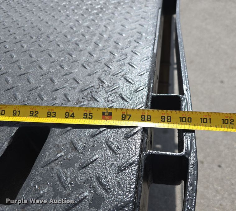 image for item DW3233 2004 GMC C6500 Crew Cab flatbed truck