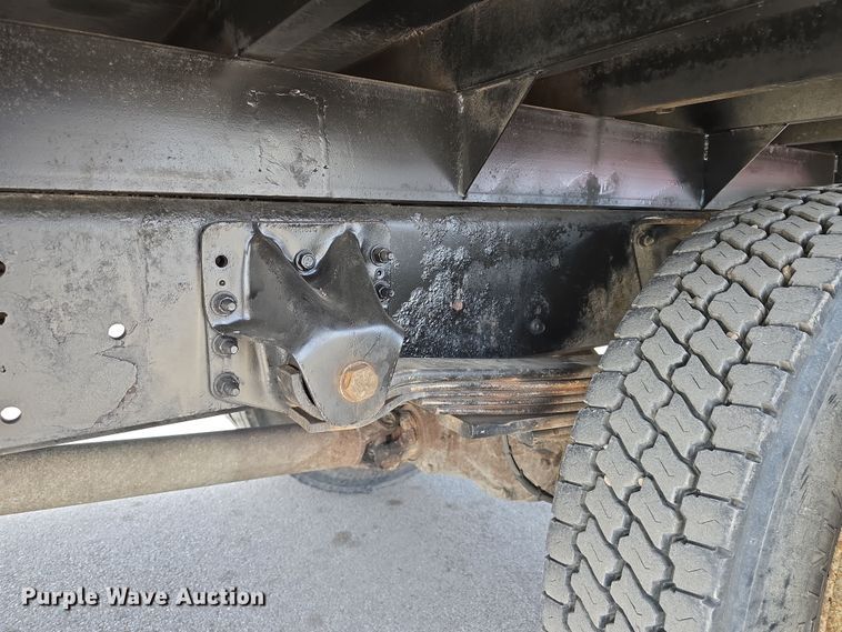 image for item DW3233 2004 GMC C6500 Crew Cab flatbed truck