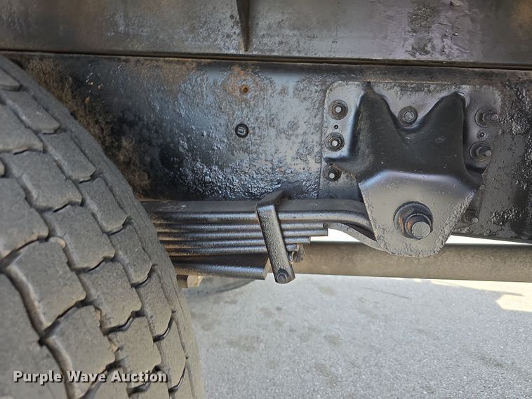 image for item DW3233 2004 GMC C6500 Crew Cab flatbed truck