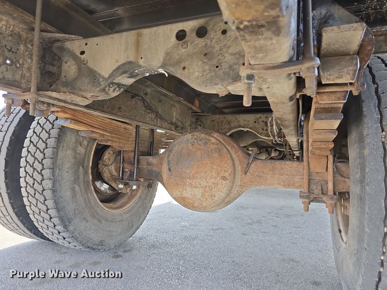 image for item DW3233 2004 GMC C6500 Crew Cab flatbed truck