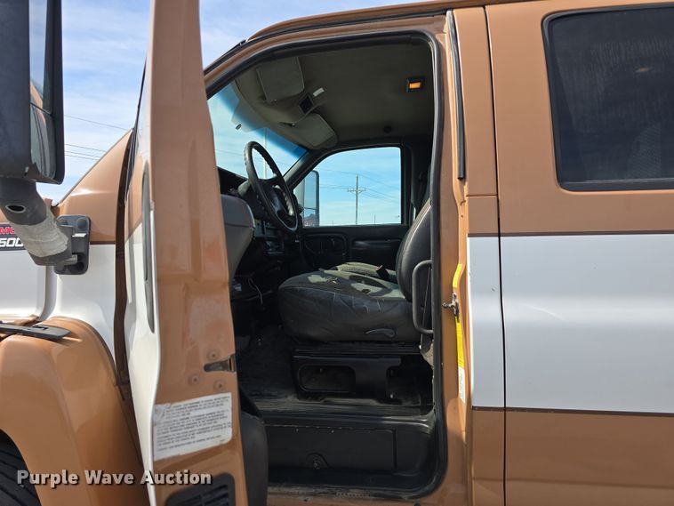 image for item DW3233 2004 GMC C6500 Crew Cab flatbed truck