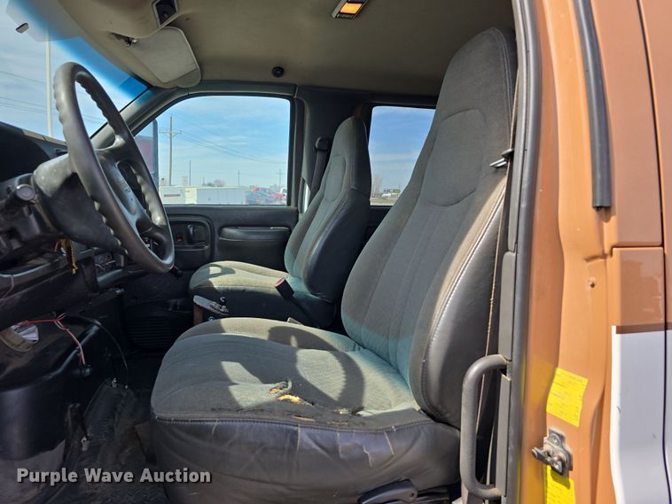 image for item DW3233 2004 GMC C6500 Crew Cab flatbed truck