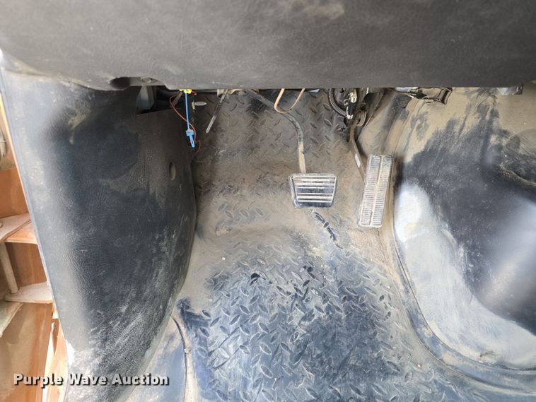 image for item DW3233 2004 GMC C6500 Crew Cab flatbed truck