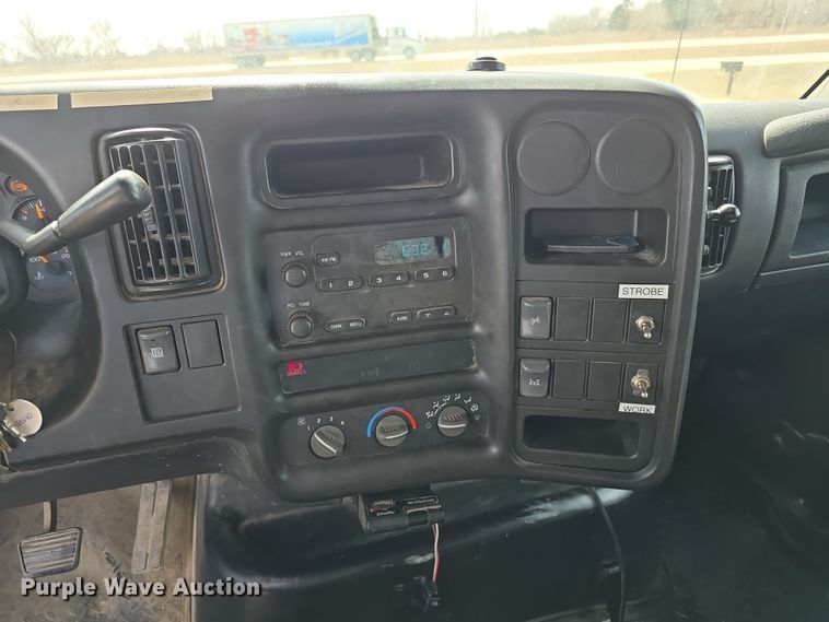 image for item DW3233 2004 GMC C6500 Crew Cab flatbed truck