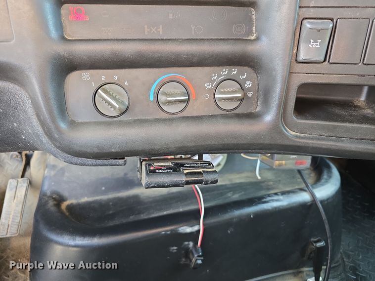 image for item DW3233 2004 GMC C6500 Crew Cab flatbed truck