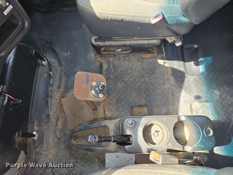 image for item DW3233 2004 GMC C6500 Crew Cab flatbed truck