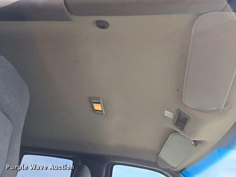 image for item DW3233 2004 GMC C6500 Crew Cab flatbed truck