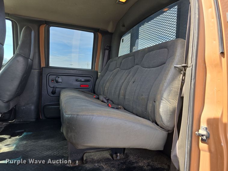 image for item DW3233 2004 GMC C6500 Crew Cab flatbed truck