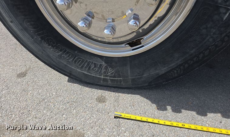 image for item DW3233 2004 GMC C6500 Crew Cab flatbed truck