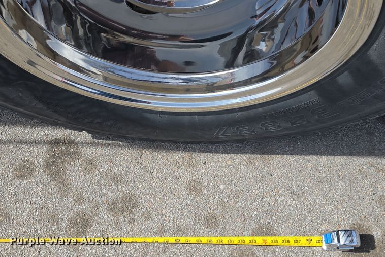 image for item DW3233 2004 GMC C6500 Crew Cab flatbed truck