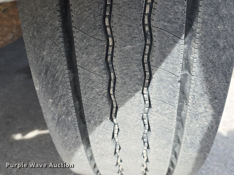 image for item DW3233 2004 GMC C6500 Crew Cab flatbed truck