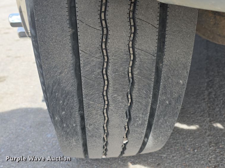 image for item DW3233 2004 GMC C6500 Crew Cab flatbed truck