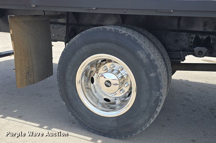 image for item DW3233 2004 GMC C6500 Crew Cab flatbed truck