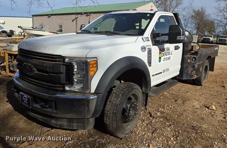 image for item DW3267 2017 Ford F450 Super Duty XL flatbed truck