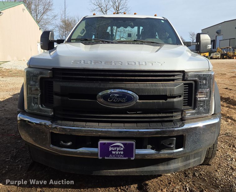 image for item DW3267 2017 Ford F450 Super Duty XL flatbed truck