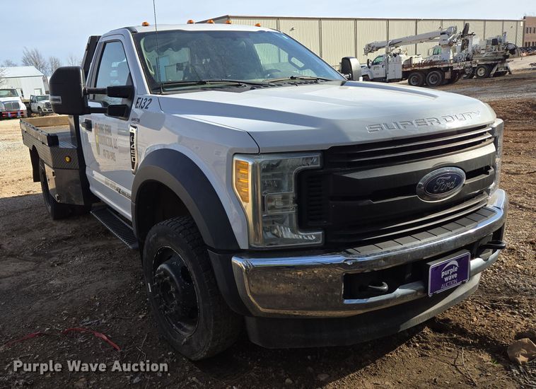 image for item DW3267 2017 Ford F450 Super Duty XL flatbed truck