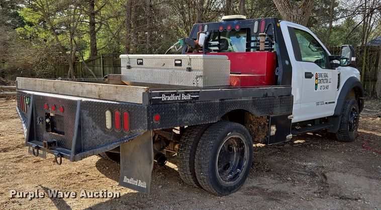 image for item DW3267 2017 Ford F450 Super Duty XL flatbed truck