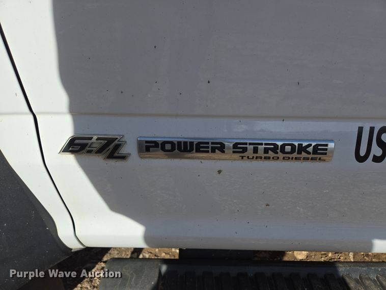 image for item DW3267 2017 Ford F450 Super Duty XL flatbed truck