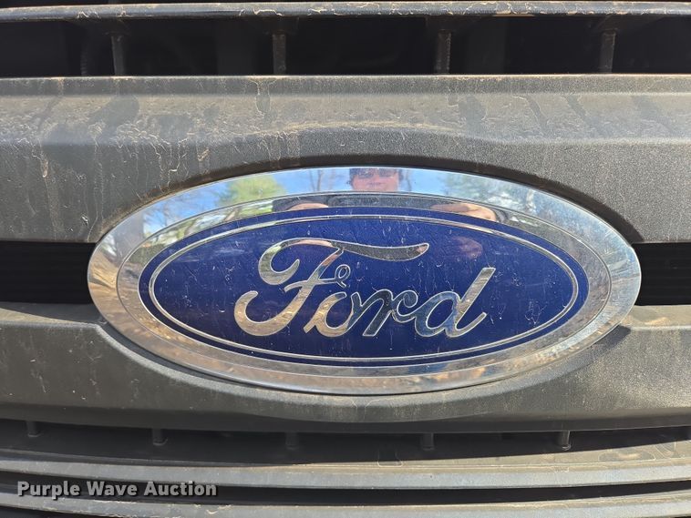 image for item DW3267 2017 Ford F450 Super Duty XL flatbed truck