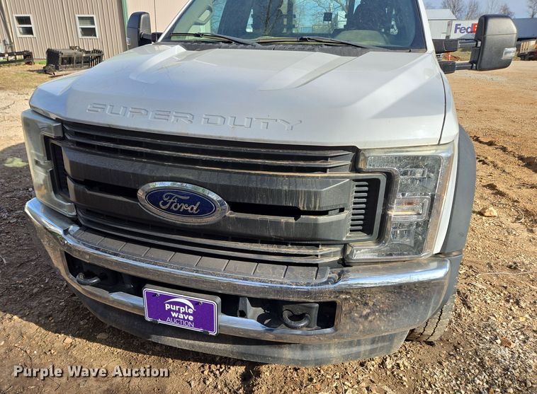 image for item DW3267 2017 Ford F450 Super Duty XL flatbed truck