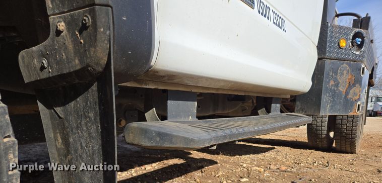 image for item DW3267 2017 Ford F450 Super Duty XL flatbed truck