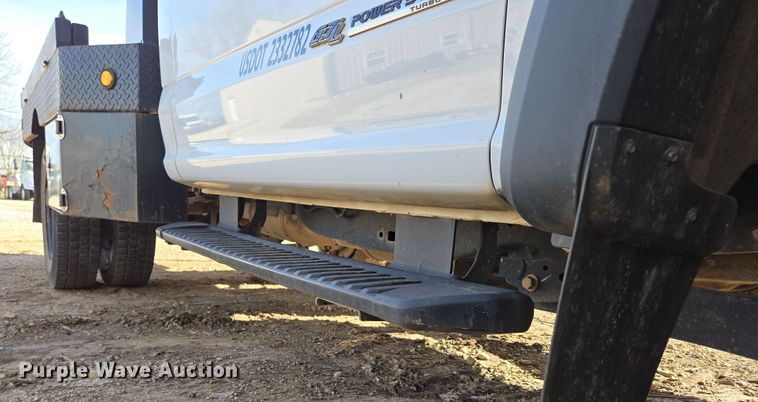 image for item DW3267 2017 Ford F450 Super Duty XL flatbed truck