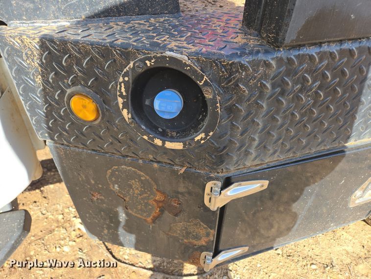 image for item DW3267 2017 Ford F450 Super Duty XL flatbed truck