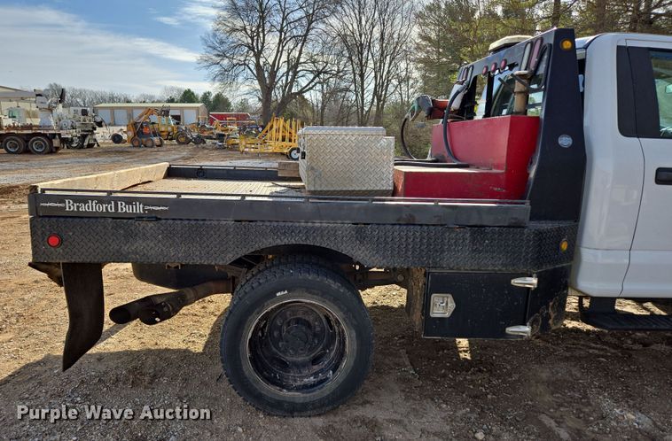 image for item DW3267 2017 Ford F450 Super Duty XL flatbed truck