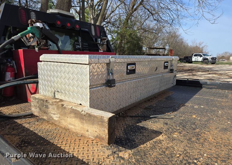 image for item DW3267 2017 Ford F450 Super Duty XL flatbed truck