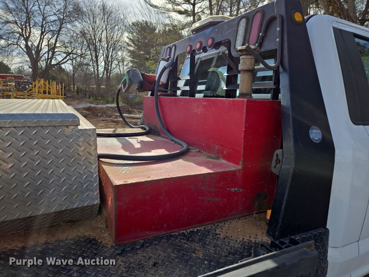 image for item DW3267 2017 Ford F450 Super Duty XL flatbed truck