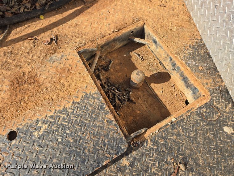 image for item DW3267 2017 Ford F450 Super Duty XL flatbed truck