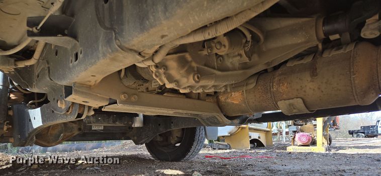 image for item DW3267 2017 Ford F450 Super Duty XL flatbed truck