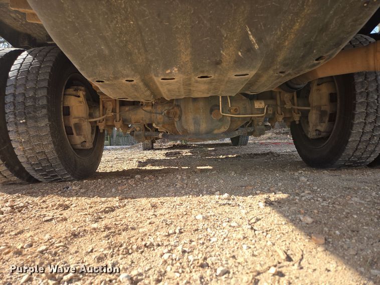 image for item DW3267 2017 Ford F450 Super Duty XL flatbed truck