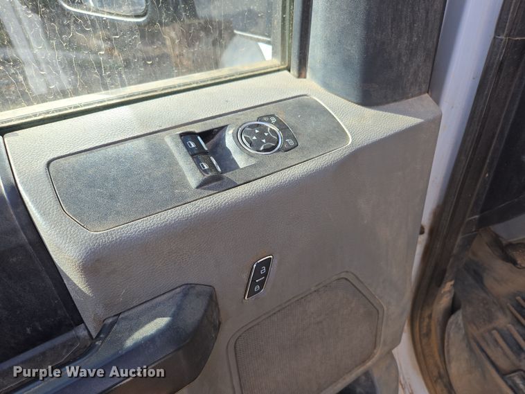 image for item DW3267 2017 Ford F450 Super Duty XL flatbed truck