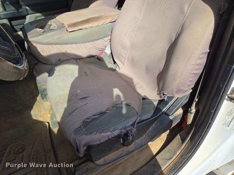 image for item DW3267 2017 Ford F450 Super Duty XL flatbed truck