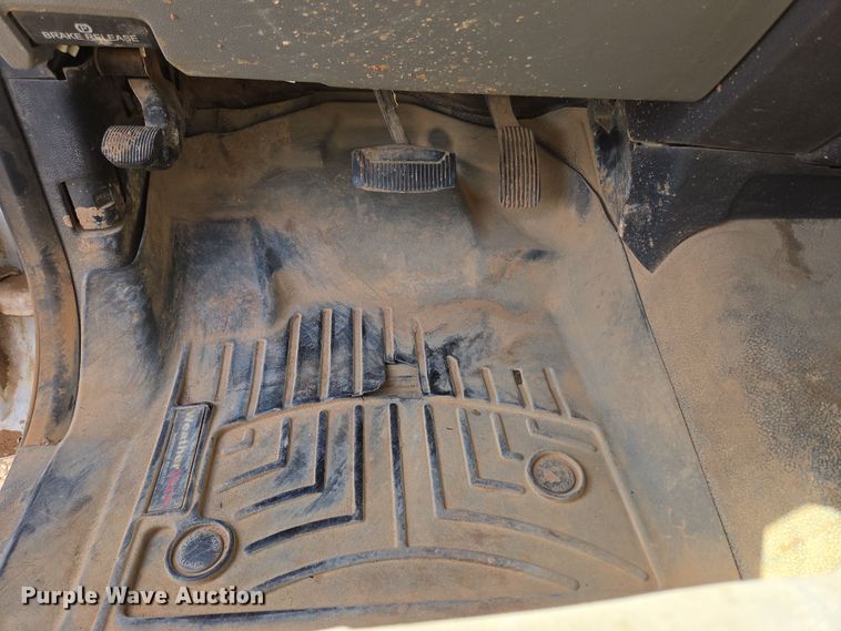 image for item DW3267 2017 Ford F450 Super Duty XL flatbed truck