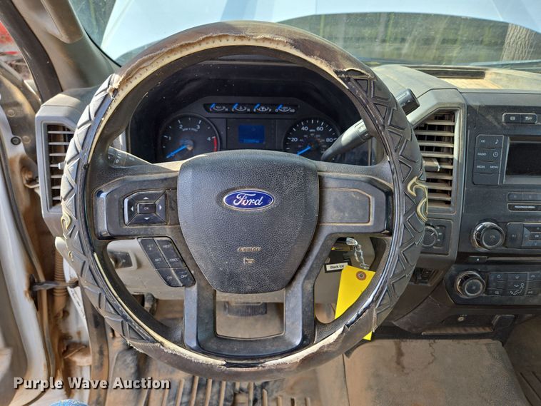 image for item DW3267 2017 Ford F450 Super Duty XL flatbed truck