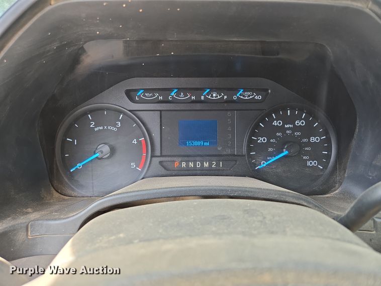 image for item DW3267 2017 Ford F450 Super Duty XL flatbed truck