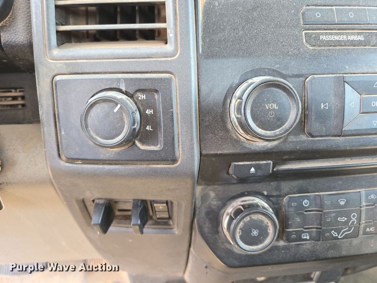 image for item DW3267 2017 Ford F450 Super Duty XL flatbed truck